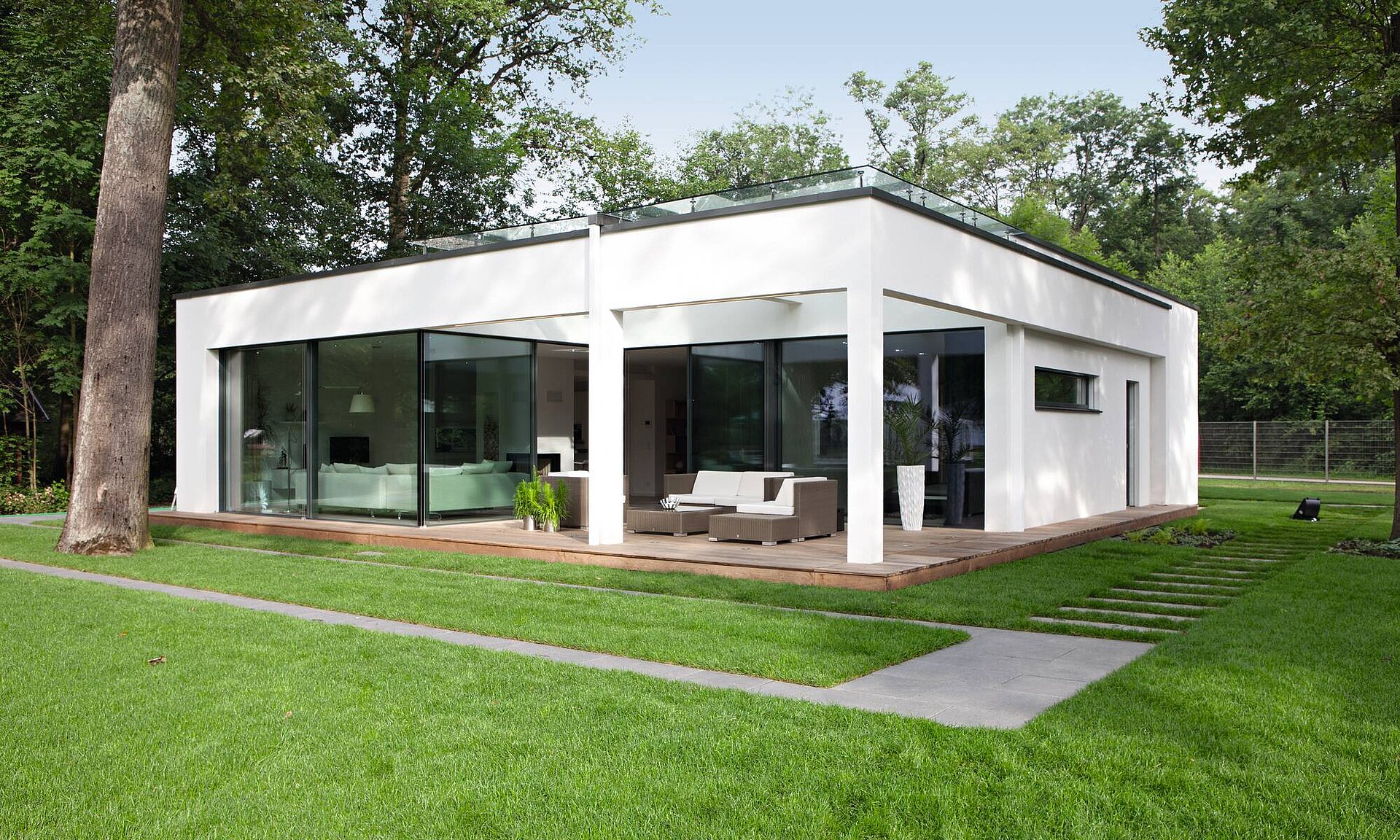 Bungalow, Ausstellungshaus, Wohnkonzept ebenLeben von WeberHaus, 2012 Contemporary Bauhaus style prefab bungalow