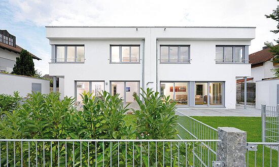 2-geschossiges Doppelhaus mit Flachdach
