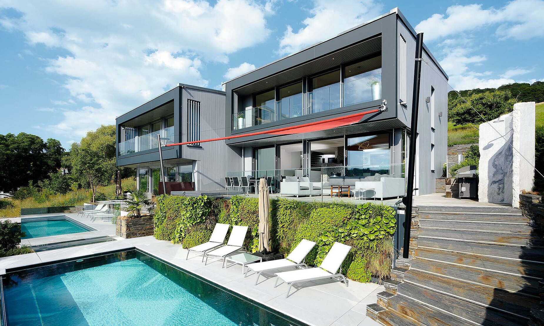 Exklusives Flachdachhaus mit Pool