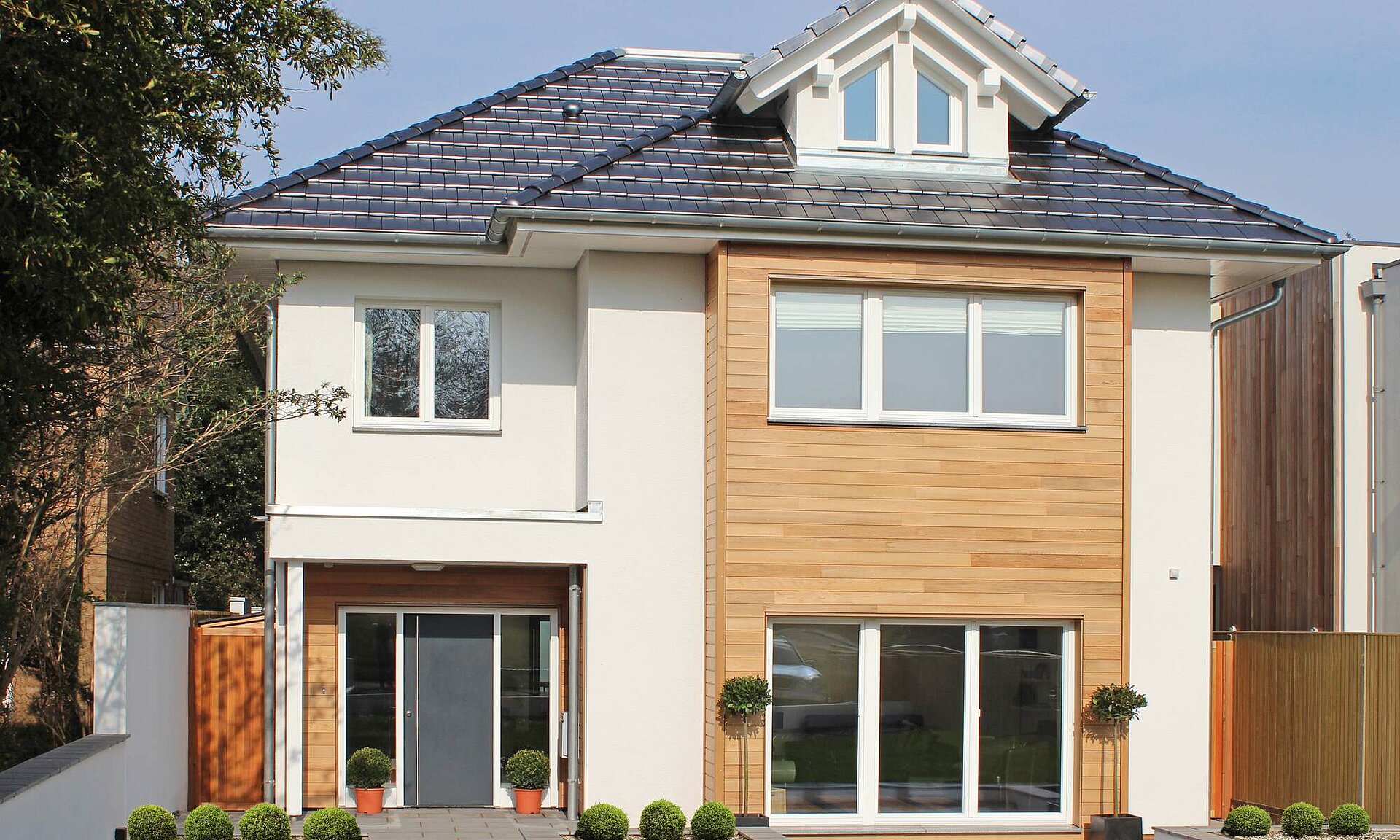 Open plan prefabricated house with sliding door
