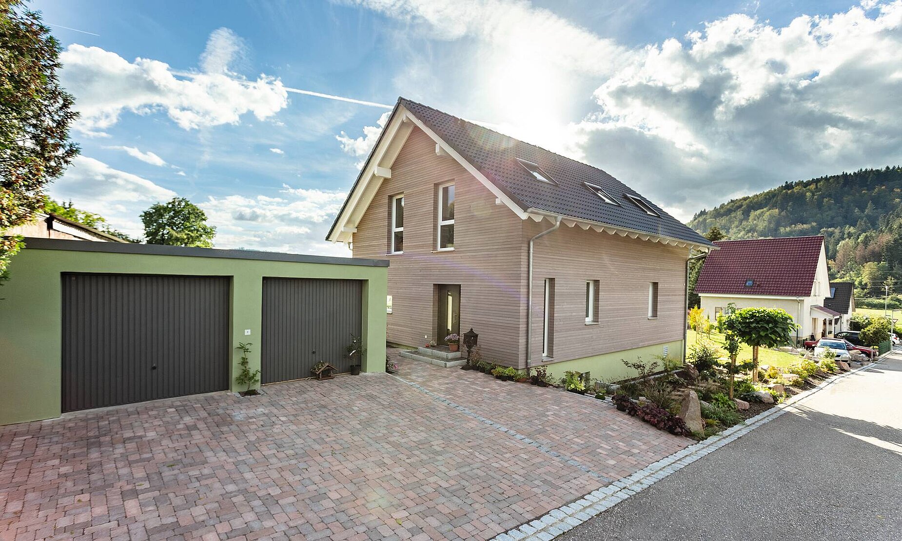 Einfamilienhaus mit Holzschalung