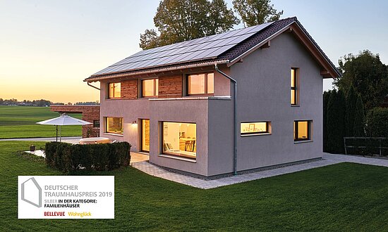 ´Einfamilienhaus beleuchtet
