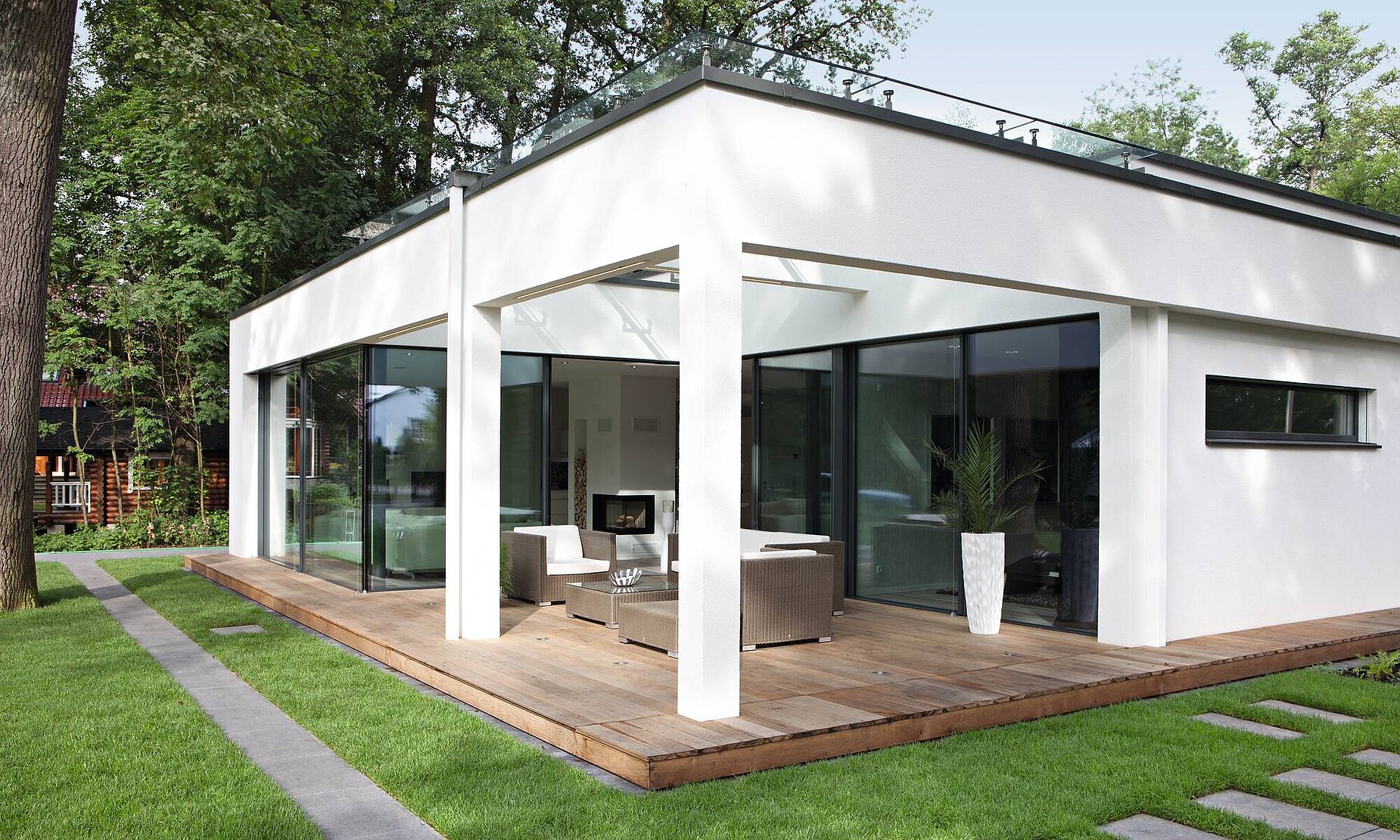 Contemporary Bauhaus style prefab bungalow