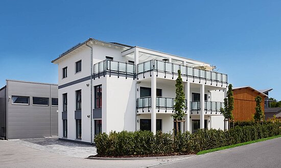 dreigeschossiges Mehrfamilienhaus