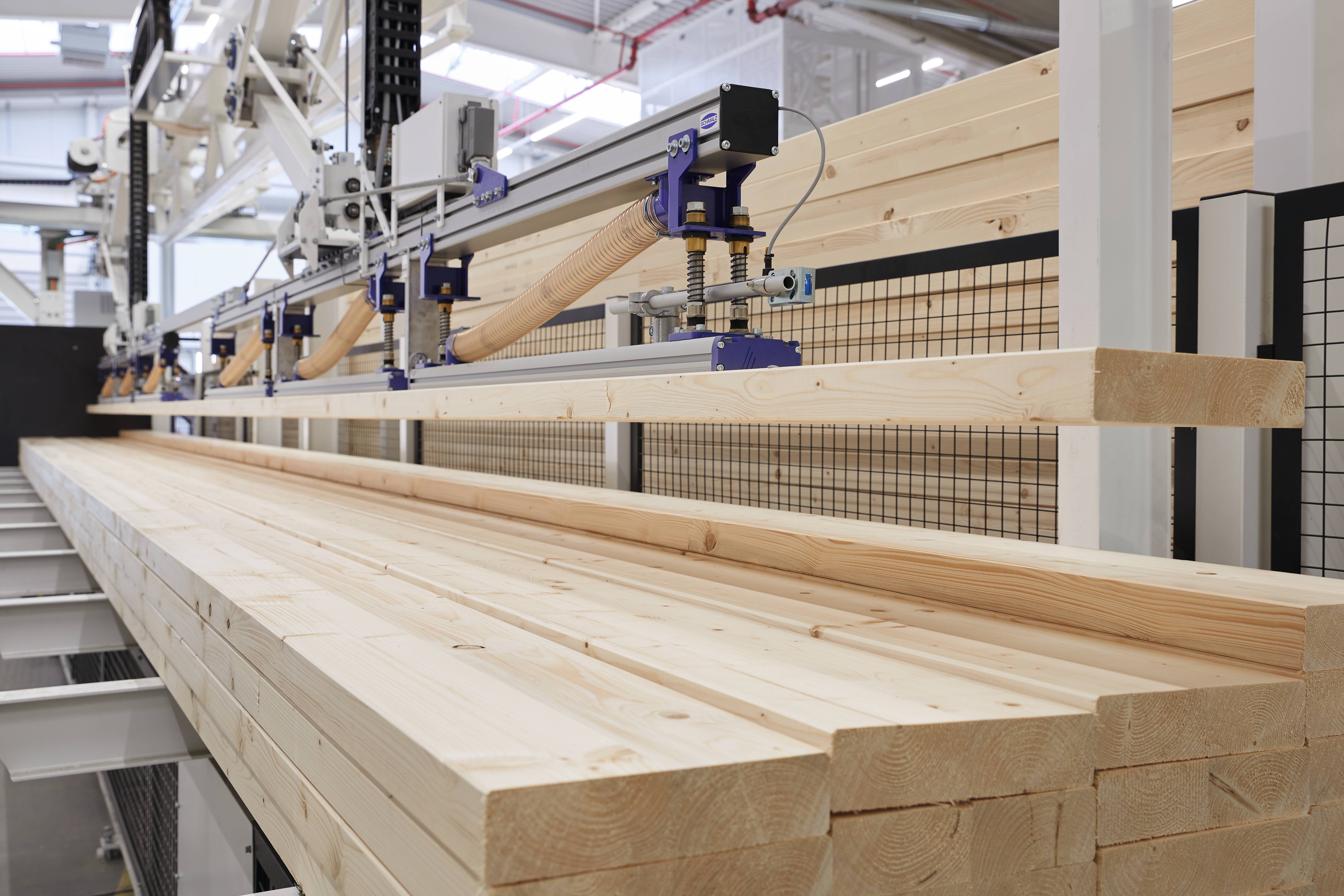 Automatisierter Holzzuschnitt in der Produktion bei WeberHaus Holzzuschnitt