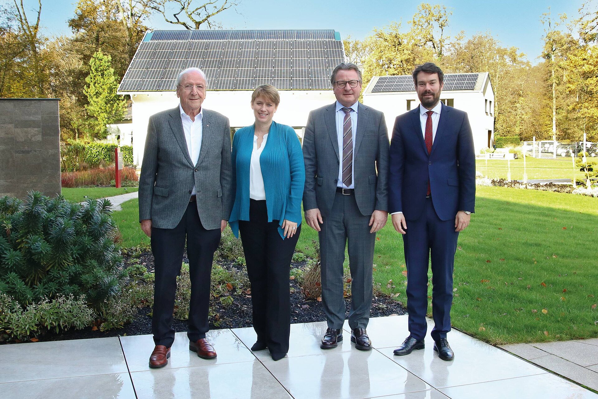 Staatssekretärin Andrea Lindlohr zu Besuch bei WeberHaus