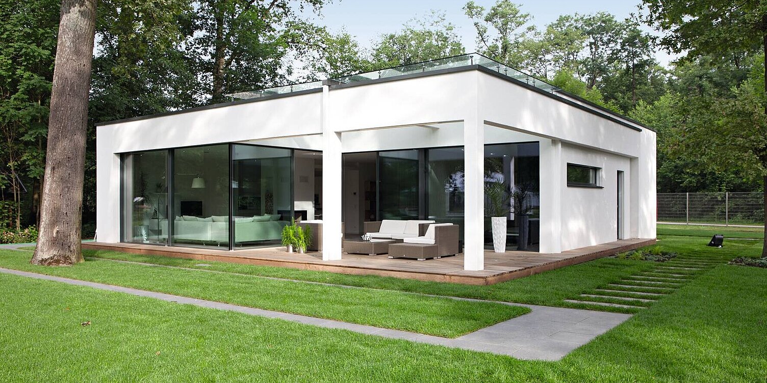 Contemporary Bauhaus style prefab bungalow