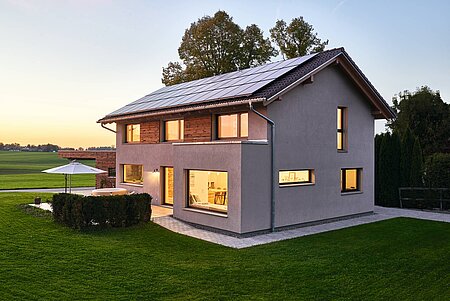 ´Einfamilienhaus beleuchtet